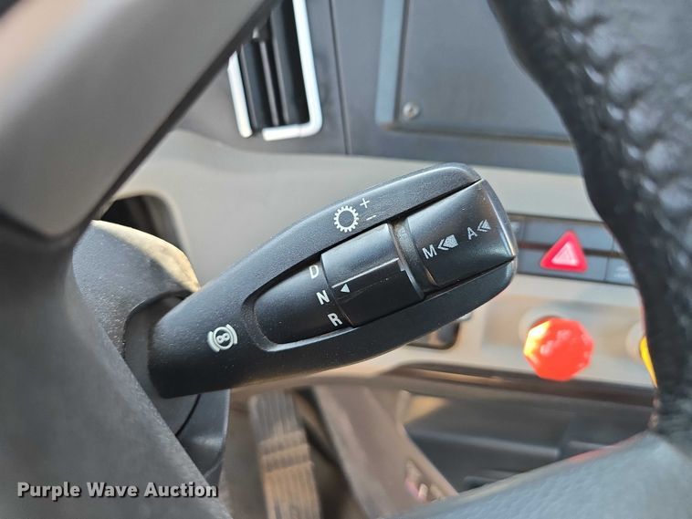 image for item DR3871 2020 Freightliner Cascadia 126 semi truck