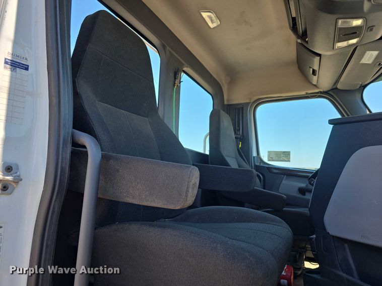 image for item DR3871 2020 Freightliner Cascadia 126 semi truck