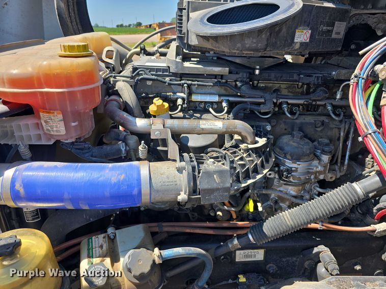 image for item DR3871 2020 Freightliner Cascadia 126 semi truck