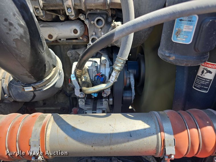 image for item DR3871 2020 Freightliner Cascadia 126 semi truck