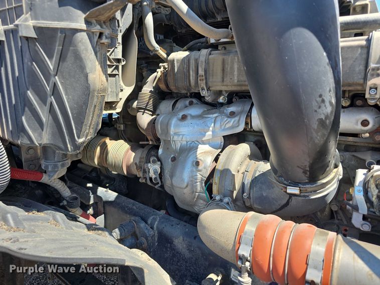 image for item DR3871 2020 Freightliner Cascadia 126 semi truck