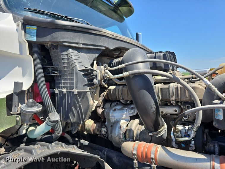 image for item DR3871 2020 Freightliner Cascadia 126 semi truck