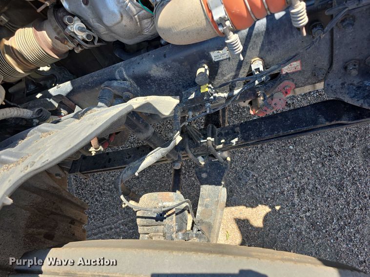 image for item DR3871 2020 Freightliner Cascadia 126 semi truck