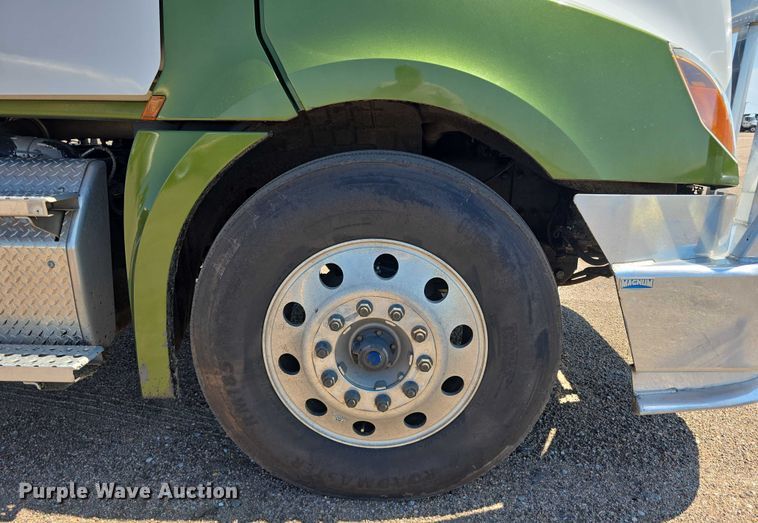 image for item DR3871 2020 Freightliner Cascadia 126 semi truck