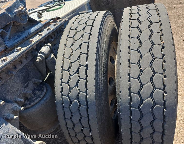 image for item DR3871 2020 Freightliner Cascadia 126 semi truck