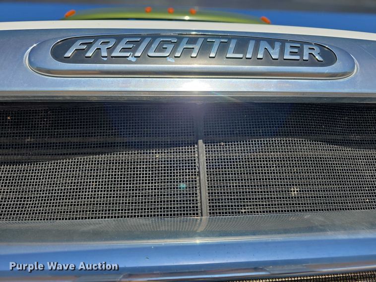 image for item DR3872 2019 Freightliner  Cascadia 126 semi truck