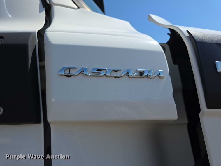 image for item DR3872 2019 Freightliner  Cascadia 126 semi truck