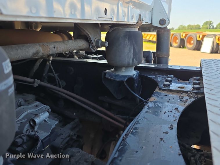 image for item DR3872 2019 Freightliner  Cascadia 126 semi truck