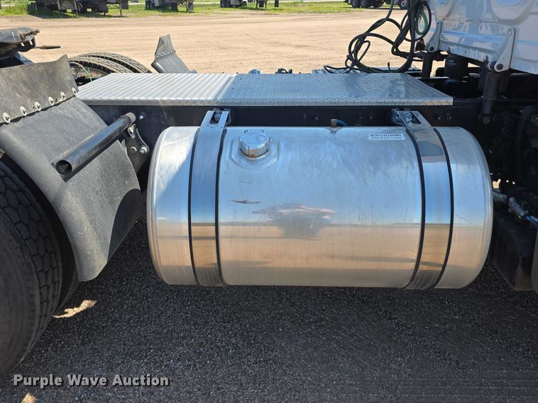 image for item DR3872 2019 Freightliner  Cascadia 126 semi truck