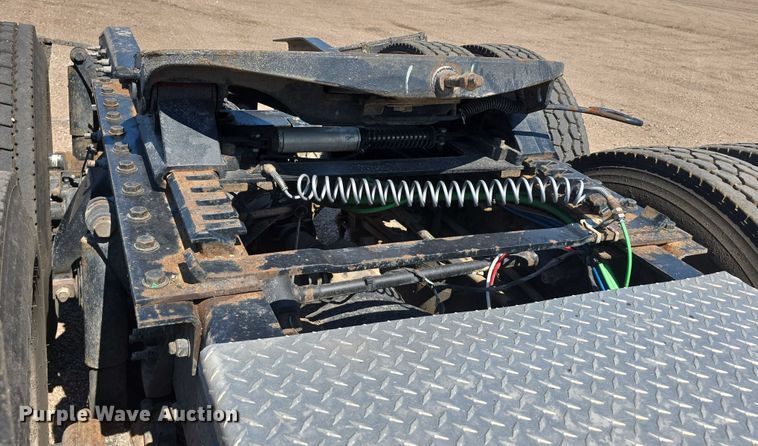 image for item DR3872 2019 Freightliner  Cascadia 126 semi truck