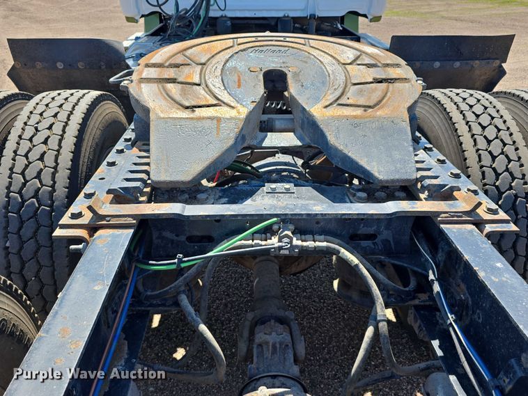 image for item DR3872 2019 Freightliner  Cascadia 126 semi truck