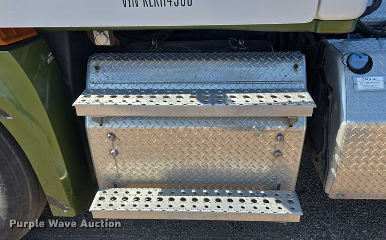 image for item DR3872 2019 Freightliner  Cascadia 126 semi truck