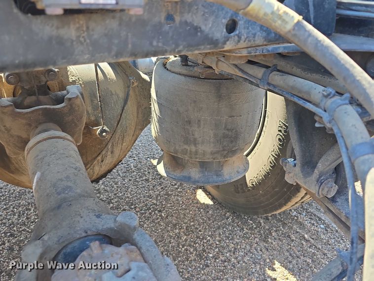 image for item DR3872 2019 Freightliner  Cascadia 126 semi truck