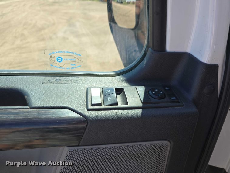 image for item DR3872 2019 Freightliner  Cascadia 126 semi truck