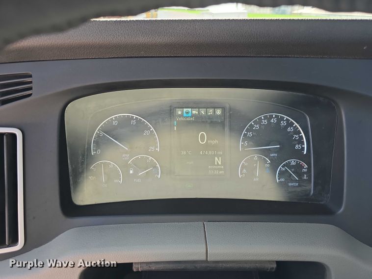 image for item DR3872 2019 Freightliner  Cascadia 126 semi truck