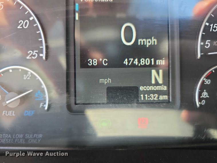 image for item DR3872 2019 Freightliner  Cascadia 126 semi truck