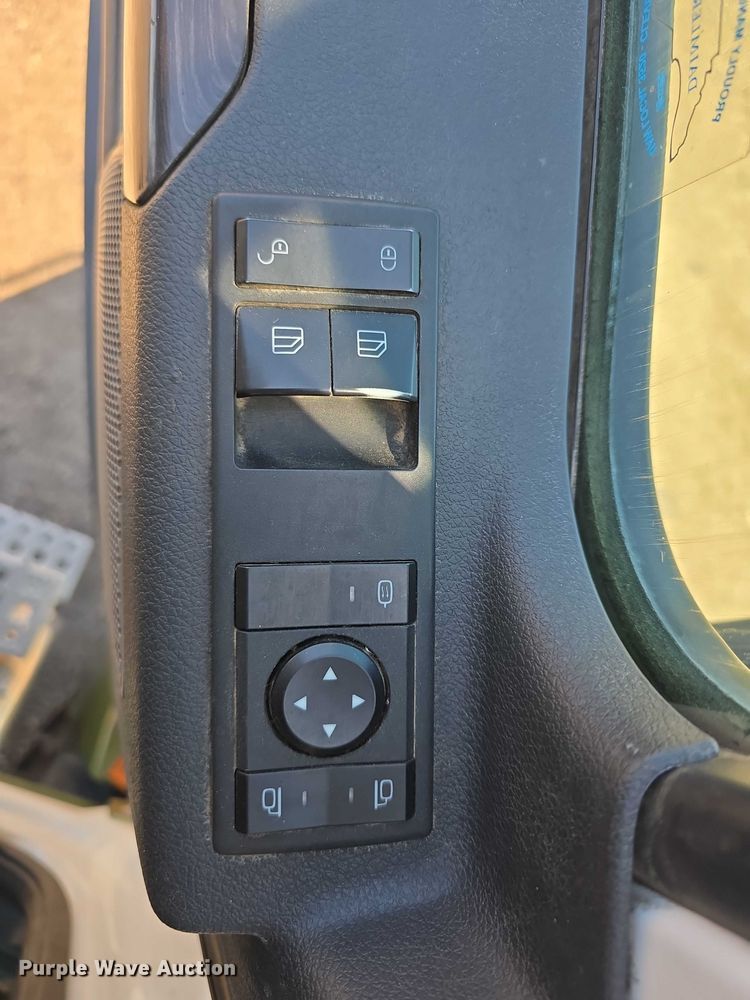 image for item DR3872 2019 Freightliner  Cascadia 126 semi truck