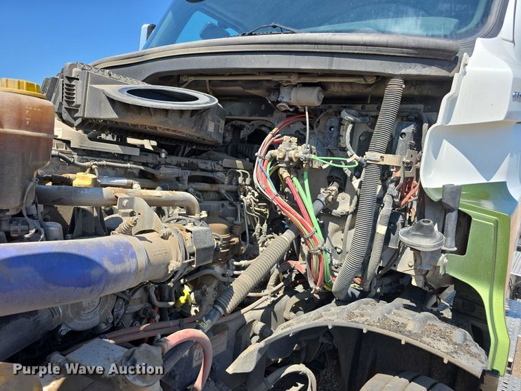 image for item DR3872 2019 Freightliner  Cascadia 126 semi truck