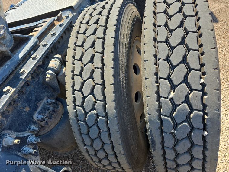 image for item DR3872 2019 Freightliner  Cascadia 126 semi truck