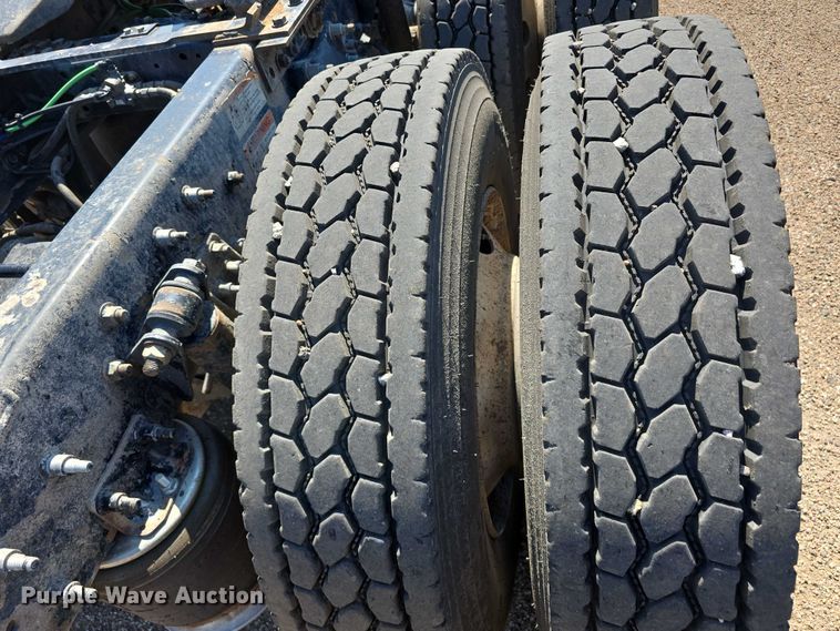 image for item DR3872 2019 Freightliner  Cascadia 126 semi truck