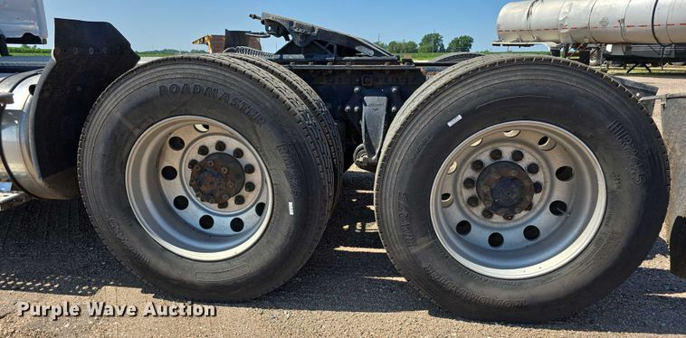 image for item DR3872 2019 Freightliner  Cascadia 126 semi truck