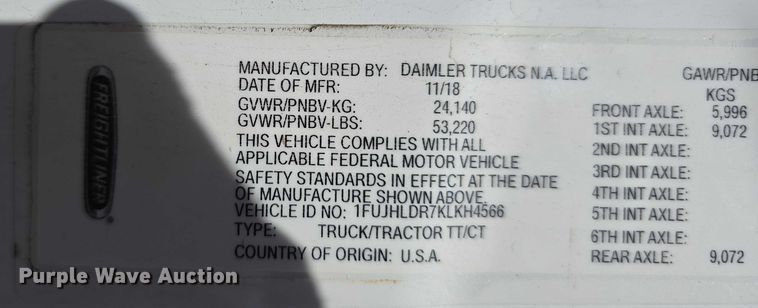 image for item DR3872 2019 Freightliner  Cascadia 126 semi truck