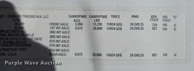 image for item DR3872 2019 Freightliner  Cascadia 126 semi truck