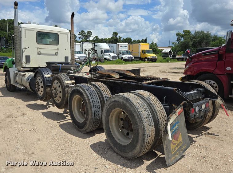 image for item DT4951 2020 Kenworth T880 semi truck