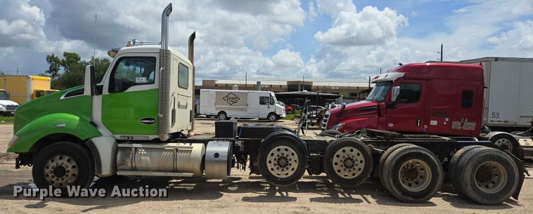 image for item DT4951 2020 Kenworth T880 semi truck