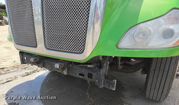 image for item DT4951 2020 Kenworth T880 semi truck