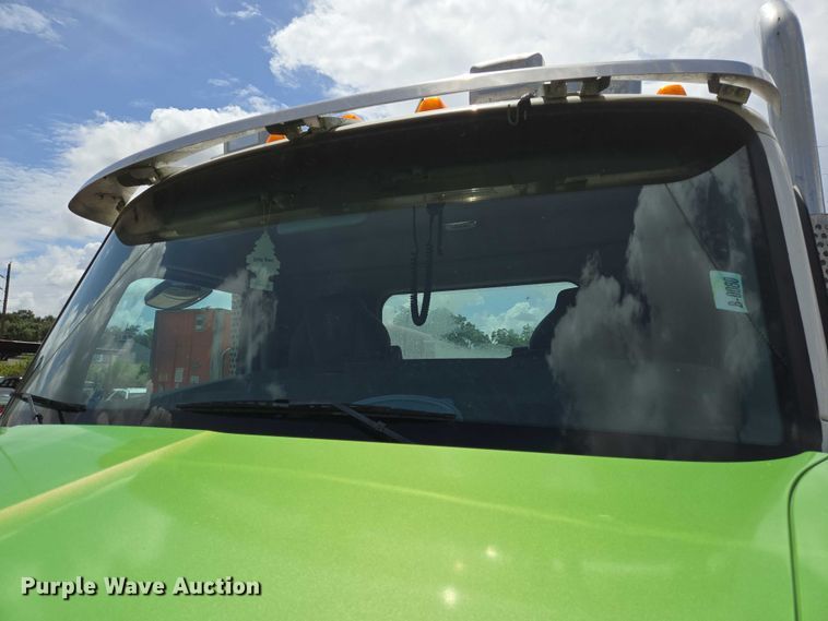 image for item DT4951 2020 Kenworth T880 semi truck