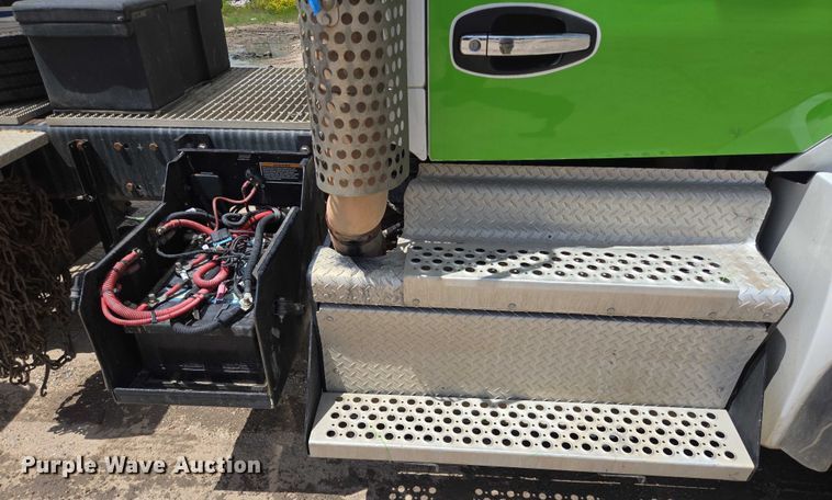 image for item DT4951 2020 Kenworth T880 semi truck