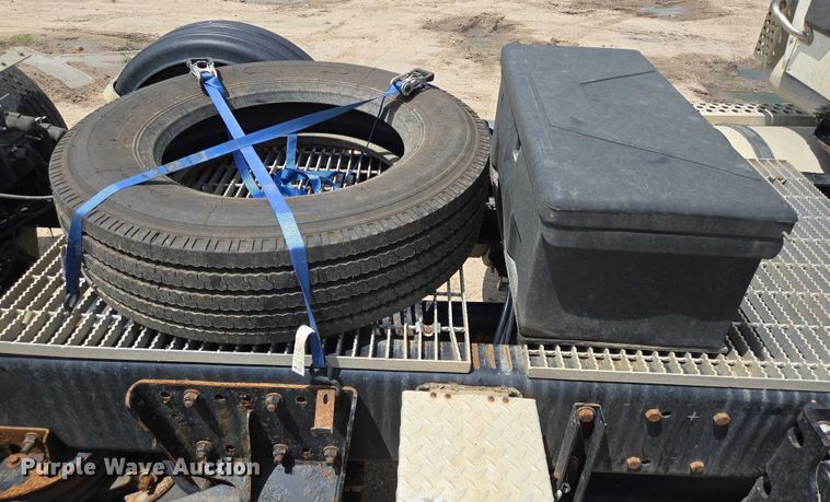 image for item DT4951 2020 Kenworth T880 semi truck