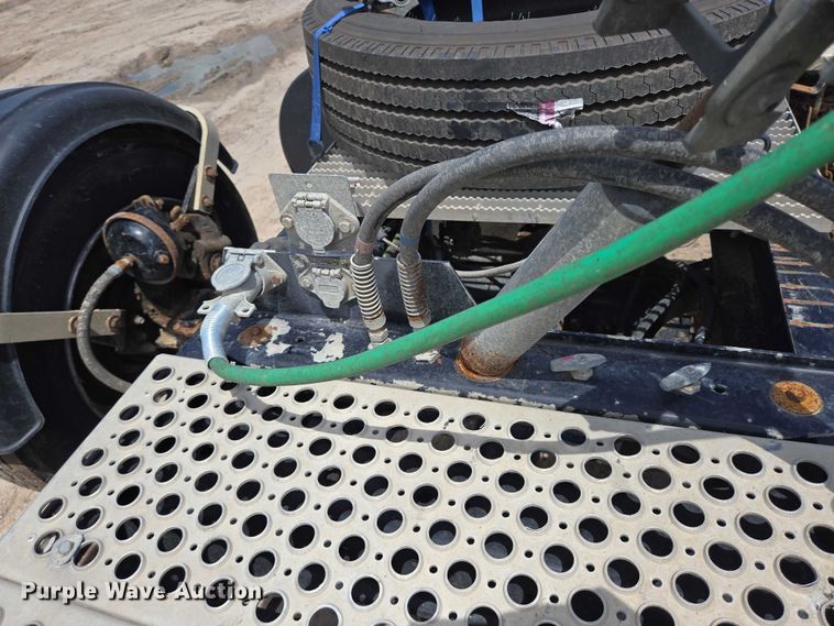 image for item DT4951 2020 Kenworth T880 semi truck