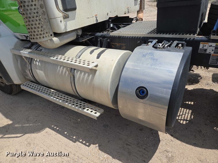 image for item DT4951 2020 Kenworth T880 semi truck