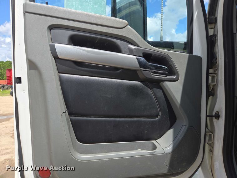 image for item DT4951 2020 Kenworth T880 semi truck