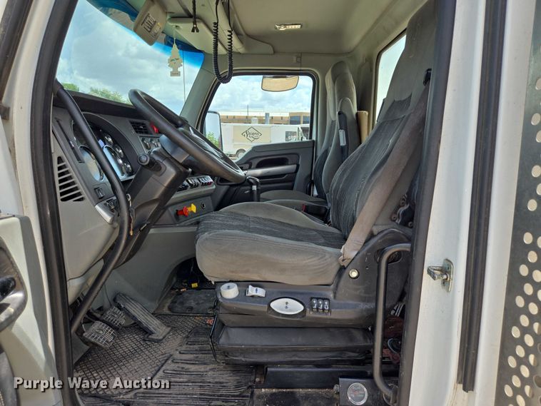 image for item DT4951 2020 Kenworth T880 semi truck