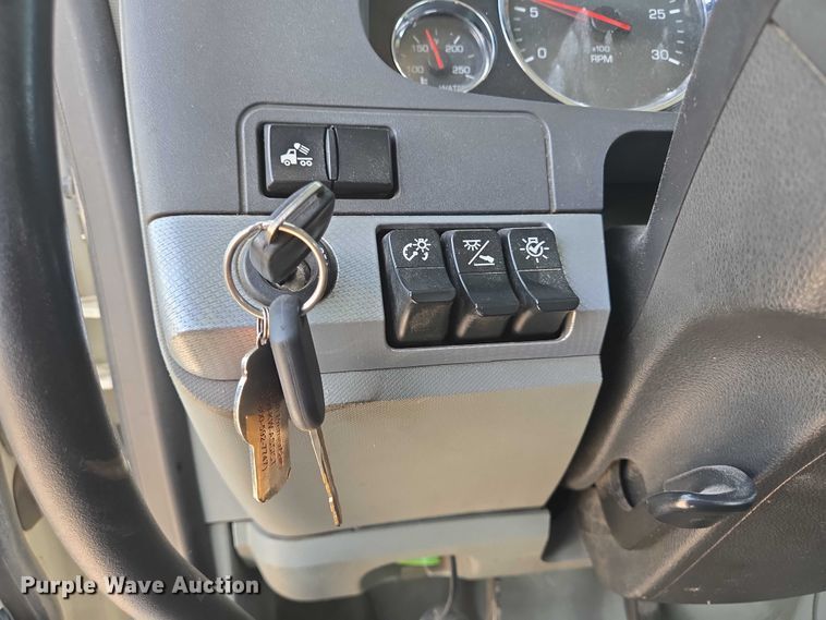 image for item DT4951 2020 Kenworth T880 semi truck