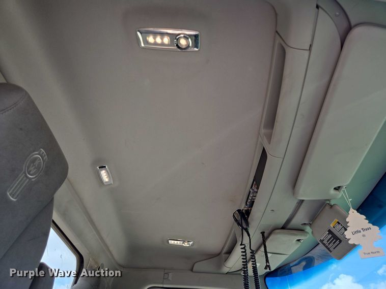 image for item DT4951 2020 Kenworth T880 semi truck