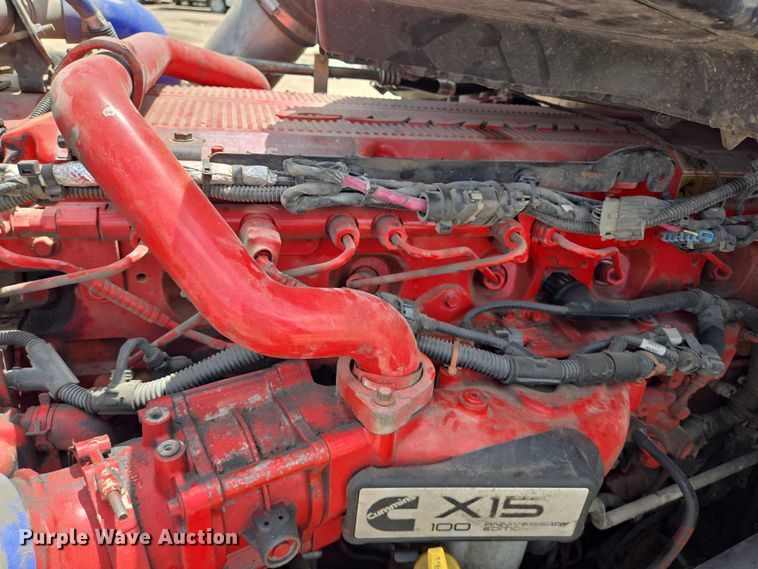 image for item DT4951 2020 Kenworth T880 semi truck