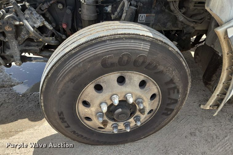 image for item DT4951 2020 Kenworth T880 semi truck