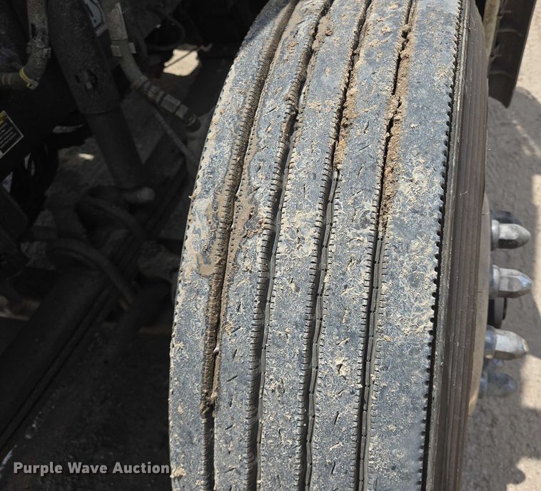 image for item DT4951 2020 Kenworth T880 semi truck