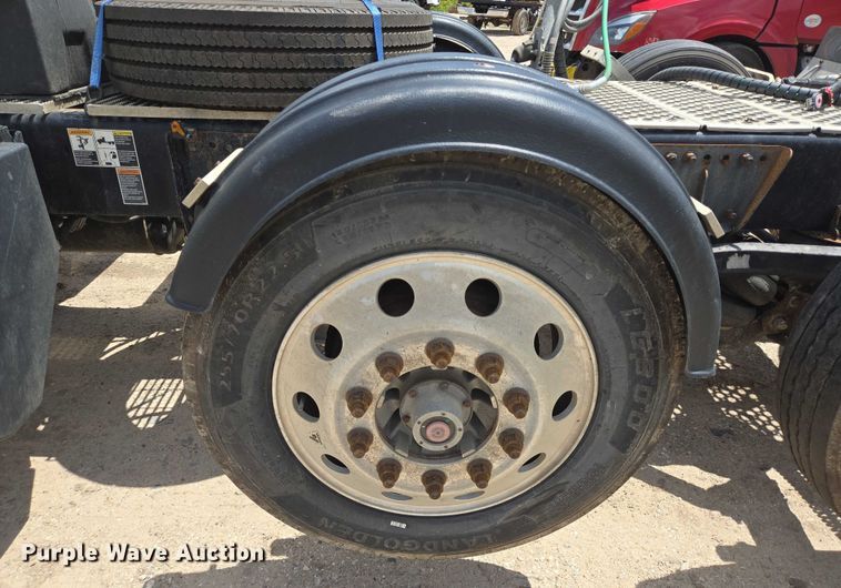 image for item DT4951 2020 Kenworth T880 semi truck