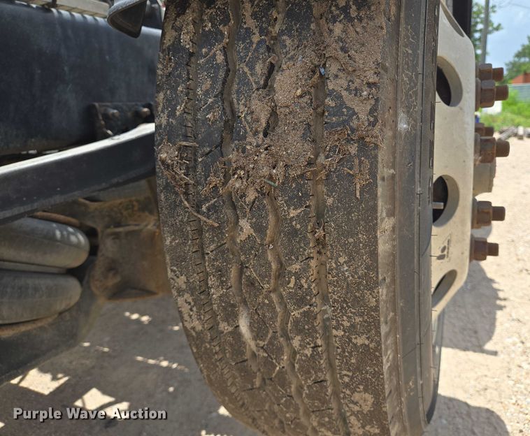 image for item DT4951 2020 Kenworth T880 semi truck