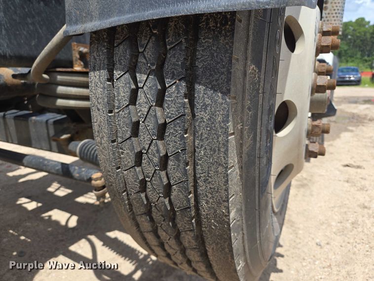 image for item DT4951 2020 Kenworth T880 semi truck