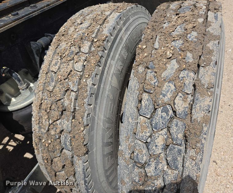 image for item DT4951 2020 Kenworth T880 semi truck