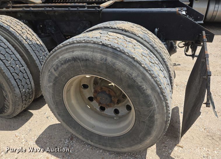 image for item DT4951 2020 Kenworth T880 semi truck