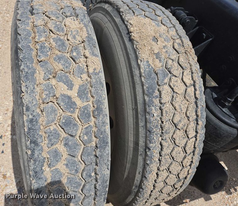 image for item DT4951 2020 Kenworth T880 semi truck