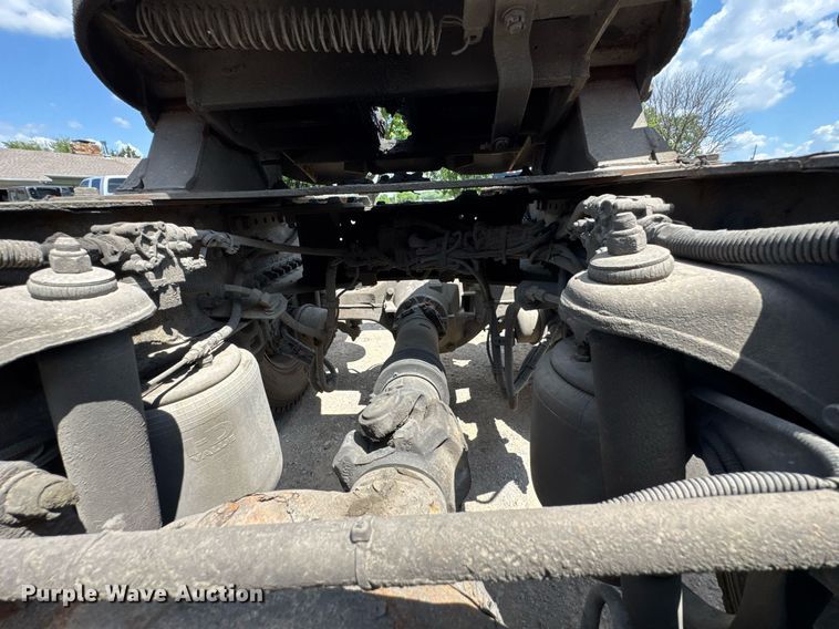 image for item DU9064 2014 Kenworth T660 semi truck