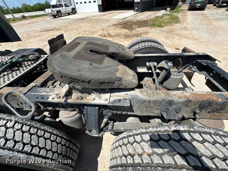 image for item DU9064 2014 Kenworth T660 semi truck